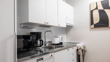 KylskÄp, mikrovÄgsugn, ugn och spishÀll