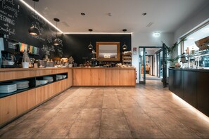 Breakfast buffet - Boutique Aparthotel Chalets Coburg (Schladming)