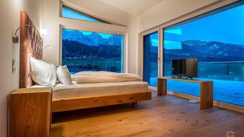 ON TOP with private sauna | In-room safe, individually decorated, blackout drapes