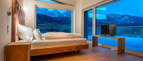 ON TOP with private sauna | In-room safe, individually decorated, blackout drapes