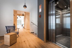 LOFT with private sauna | Área de sala de estar | Piso con calefacción 