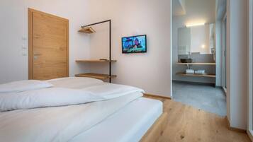 LOFT with private sauna | Zimmersafe, individuell dekoriert, Verdunkelungsvorhänge