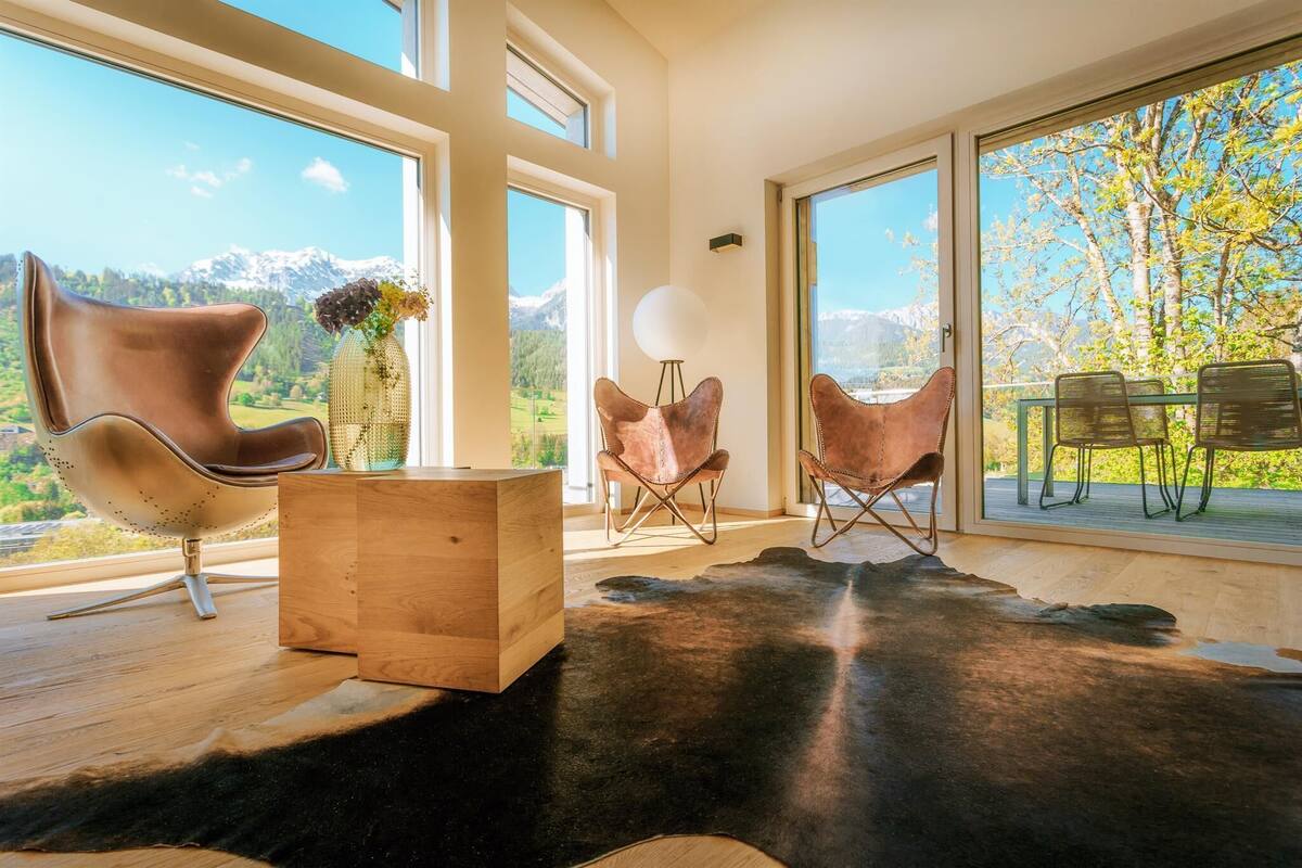 ON TOP with private sauna | Zona de estar | Smart TV de 32 pulgadas con canales por cable, suelo radiante