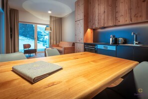 One BASIC | Living area | Heated floors - Boutique Aparthotel Chalets Coburg (Schladming)