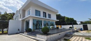 Desk, laptop workspace, free WiFi