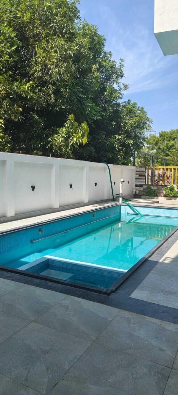 Desk, laptop workspace, free WiFi