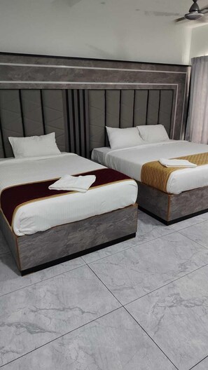 Desk, laptop workspace, free WiFi