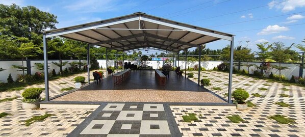 Desk, laptop workspace, free WiFi