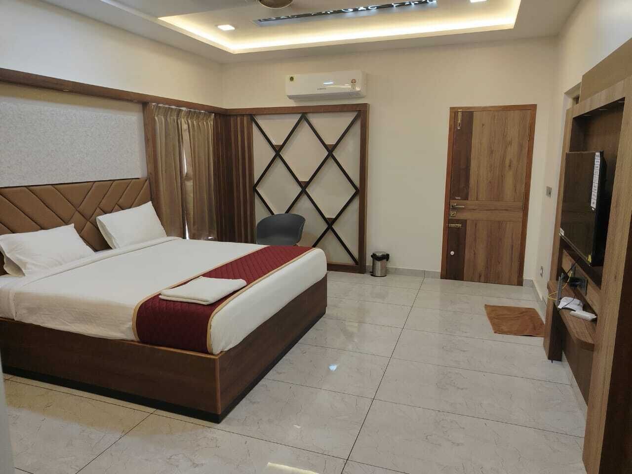 Desk, laptop workspace, free WiFi