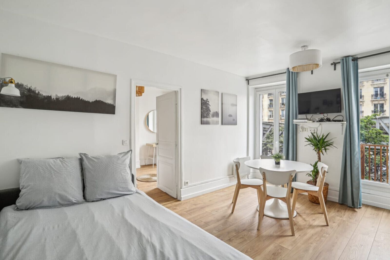 Iron/ironing board, free WiFi, bed sheets
