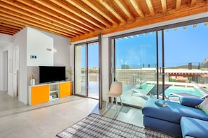 TV - Villa Mathis with Sea View, Wi-Fi and Air Conditioning (Golfo Aranci)