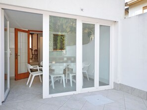 Outdoor dining - Villaggio Delfino by Interhome (Bibione)