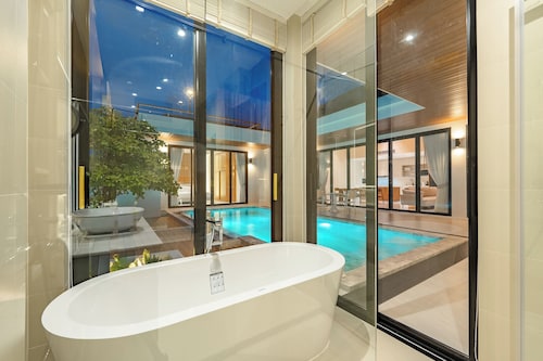 Full Size In Door Tennis Court Gym  V264