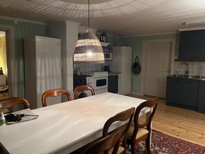 Micro-ondes, four, plaque de cuisson, lave-vaisselle