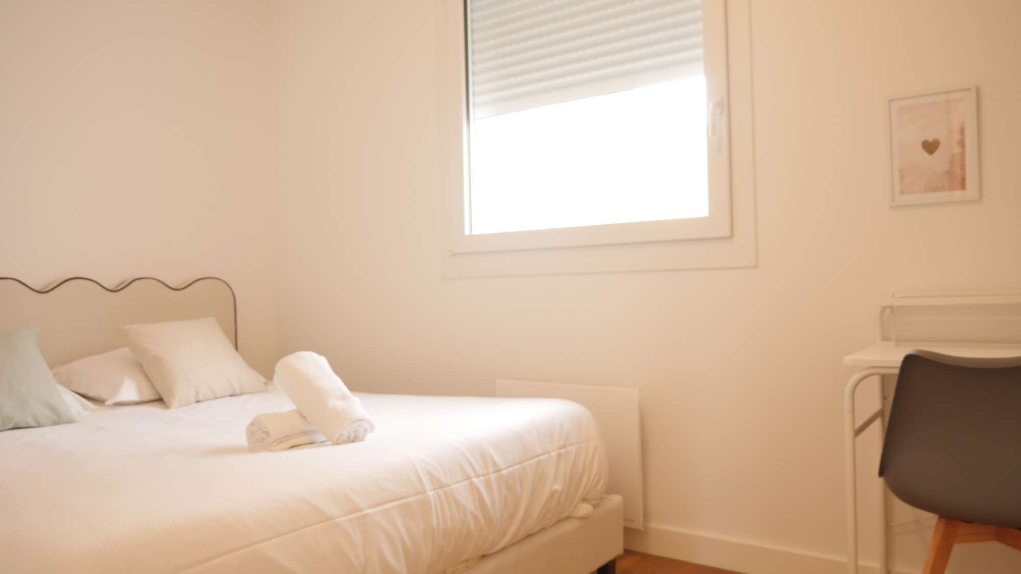 Bureau, Wi-Fi, draps fournis