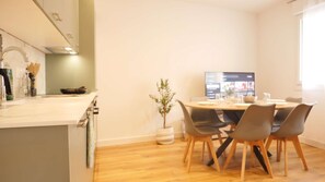 Dining - "OPARADI" Opal green I (Le Portel)