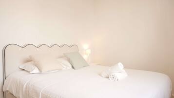 Desk, WiFi, bed sheets