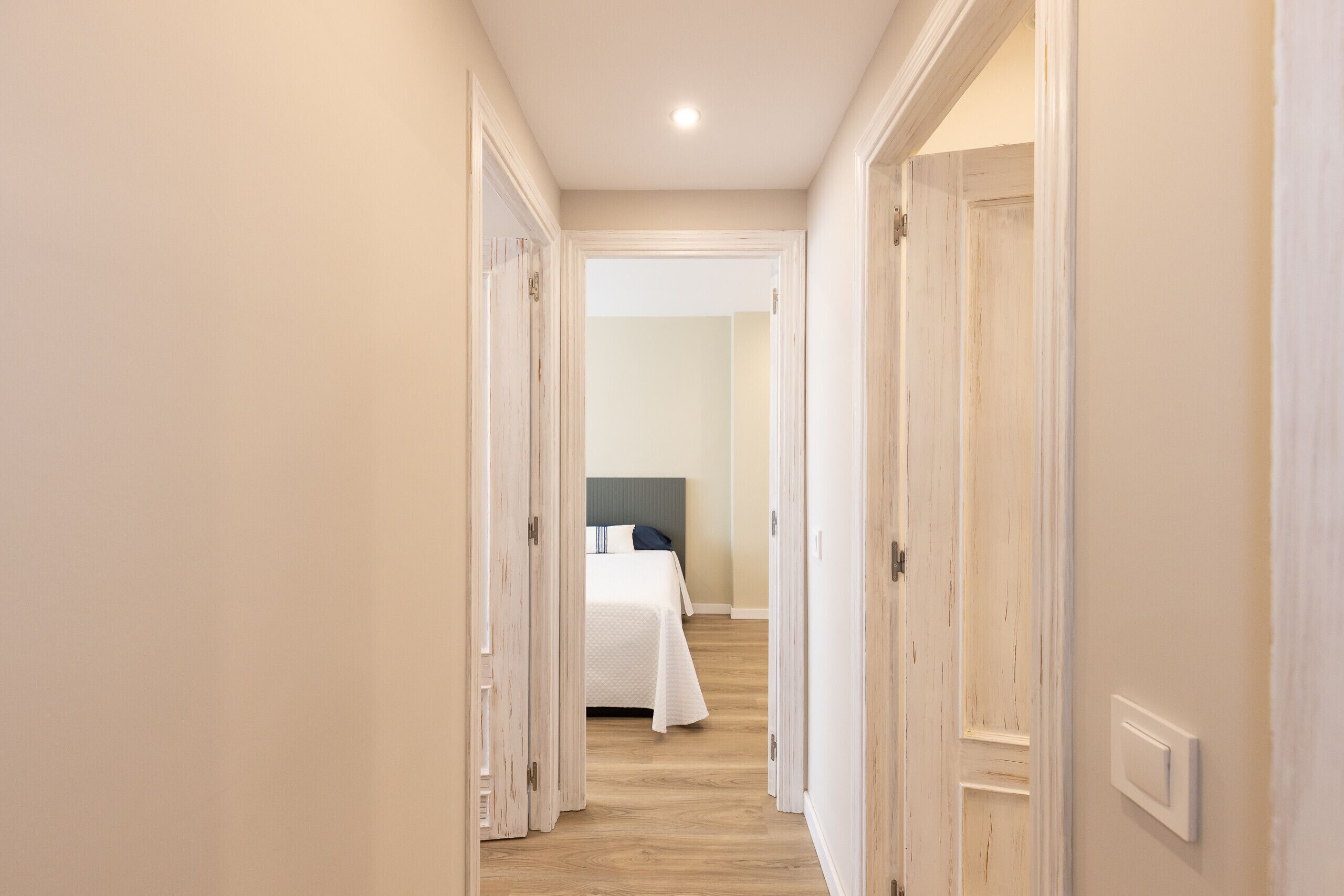 2 slaapkamers, een strijkplank/strijkijzer, gratis wifi, beddengoed