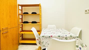 Basic Apartment | Private kitchen | Fridge, oven, stovetop, cookware/dishes/utensils