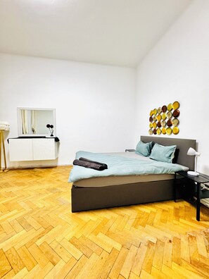 Basic Apartment | Iron/ironing board