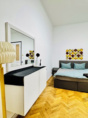 Basic-Apartment | Bügeleisen/Bügelbrett