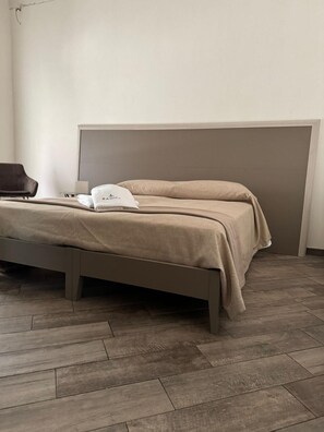 Habitación doble, balcón | Wifi gratis 