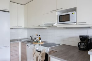 Réfrigérateur, micro-ondes, four, lave-vaisselle