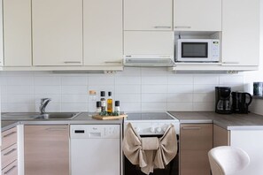 Réfrigérateur, micro-ondes, four, lave-vaisselle