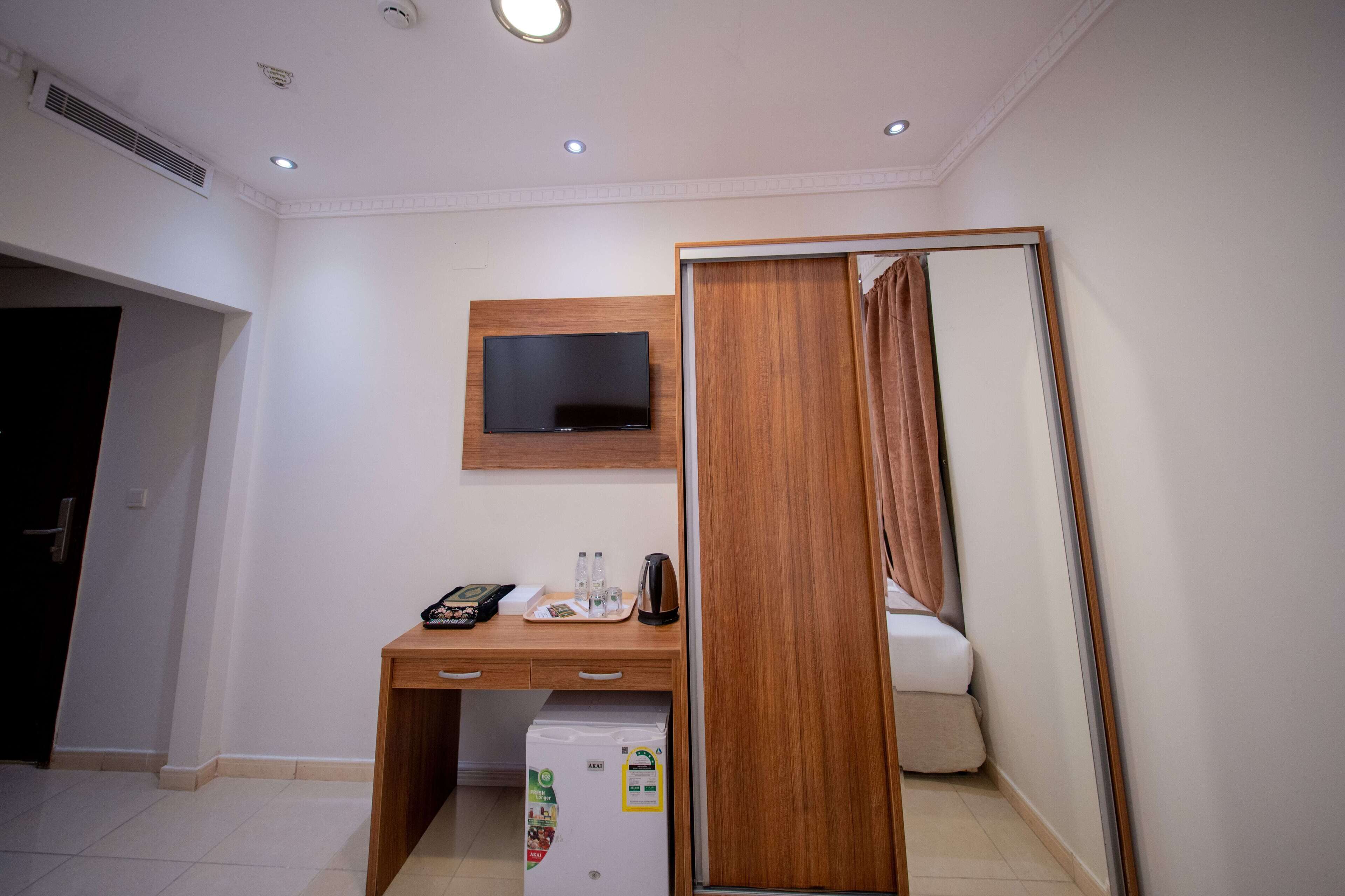 Minibar, iron/ironing board, free WiFi, bed sheets