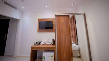 Minibar, iron/ironing board, free WiFi, bed sheets