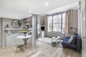 Smart TV - West Kensington Studio Vacation Rental with Terrace & Garden | Sleeps 4 (London)