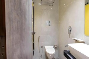 Double Room | Bathroom | Free toiletries