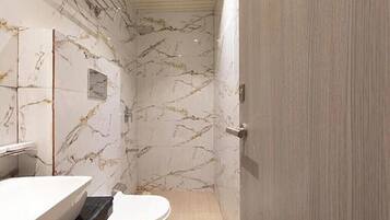 Double Room | Bathroom | Free toiletries