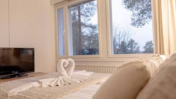 Skrivebord, wi-fi og sengetøy