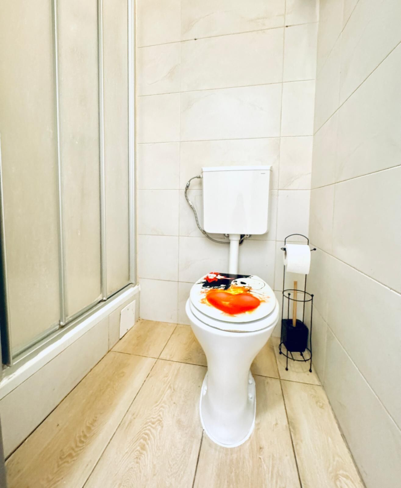 Basic Apartment | Bathroom