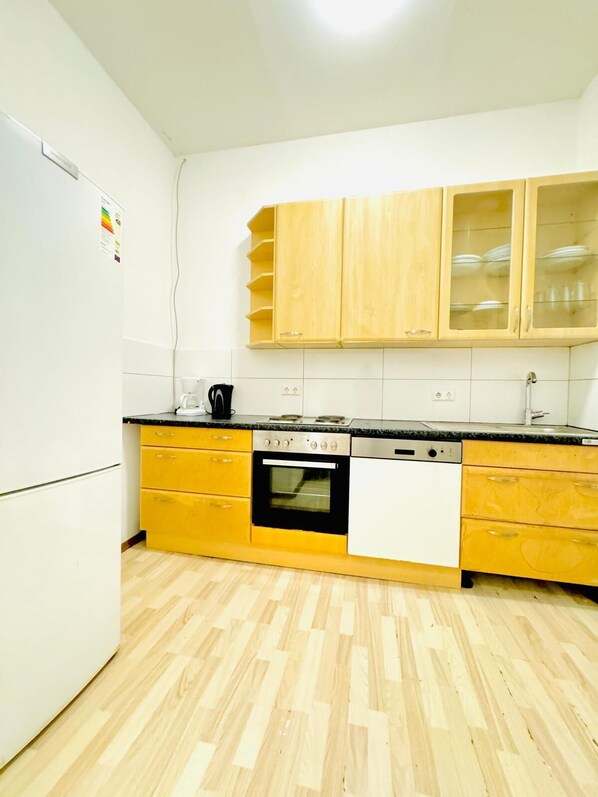 Basic Apartment | Private kitchen | Fridge, oven, stovetop, dishwasher