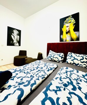 Basic Apartment | Iron/ironing board