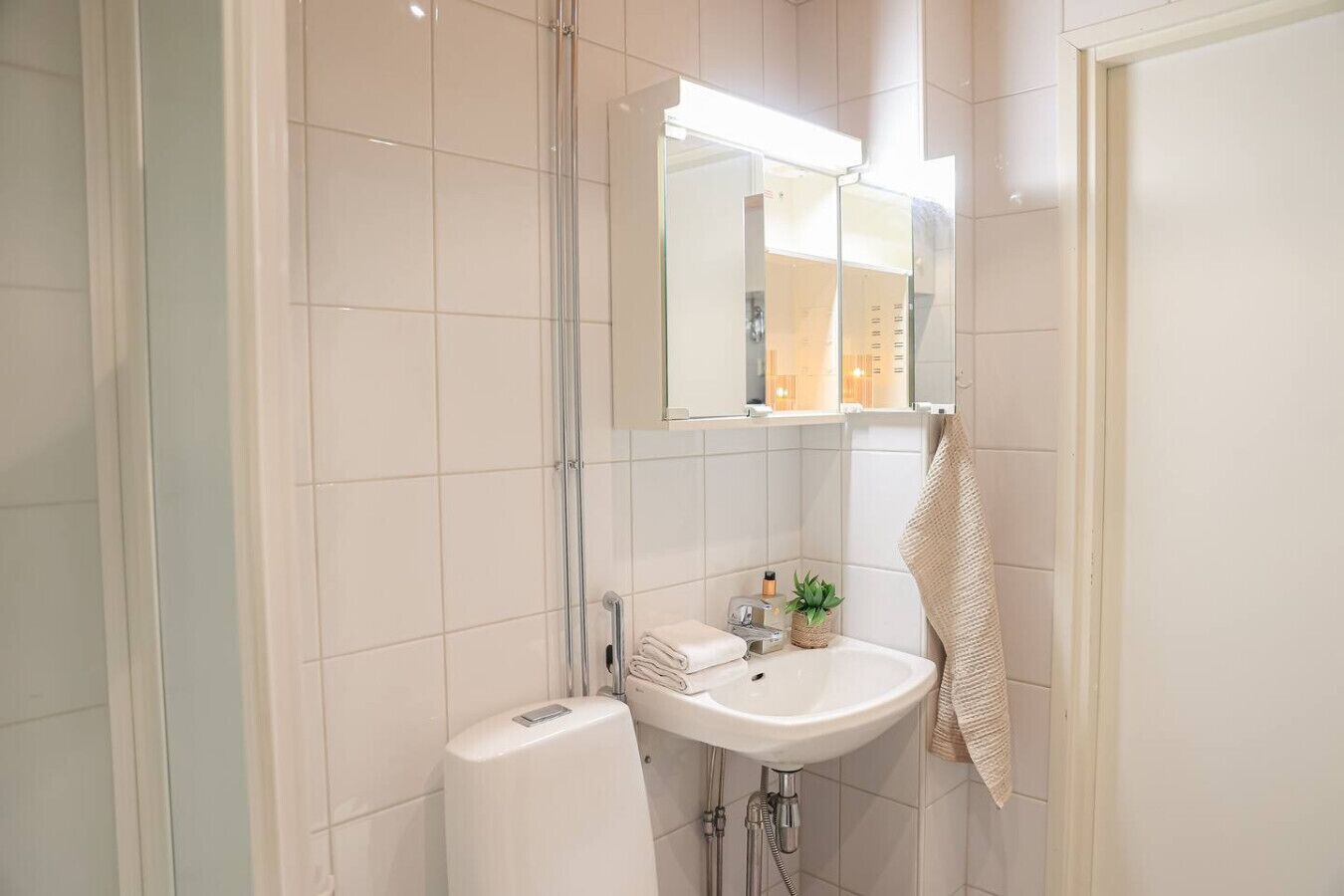 Sèche-cheveux, serviettes fournies