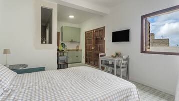 Silitysrauta/-lauta, Wi-Fi, vuodevaatteet