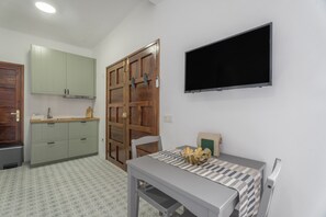 Dining - Vacation Studio 'Tagoro' with Wi-Fi (Guía de Isora)