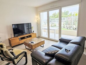 TV - Résidence Eleganza by Interhome (Le Lavandou)