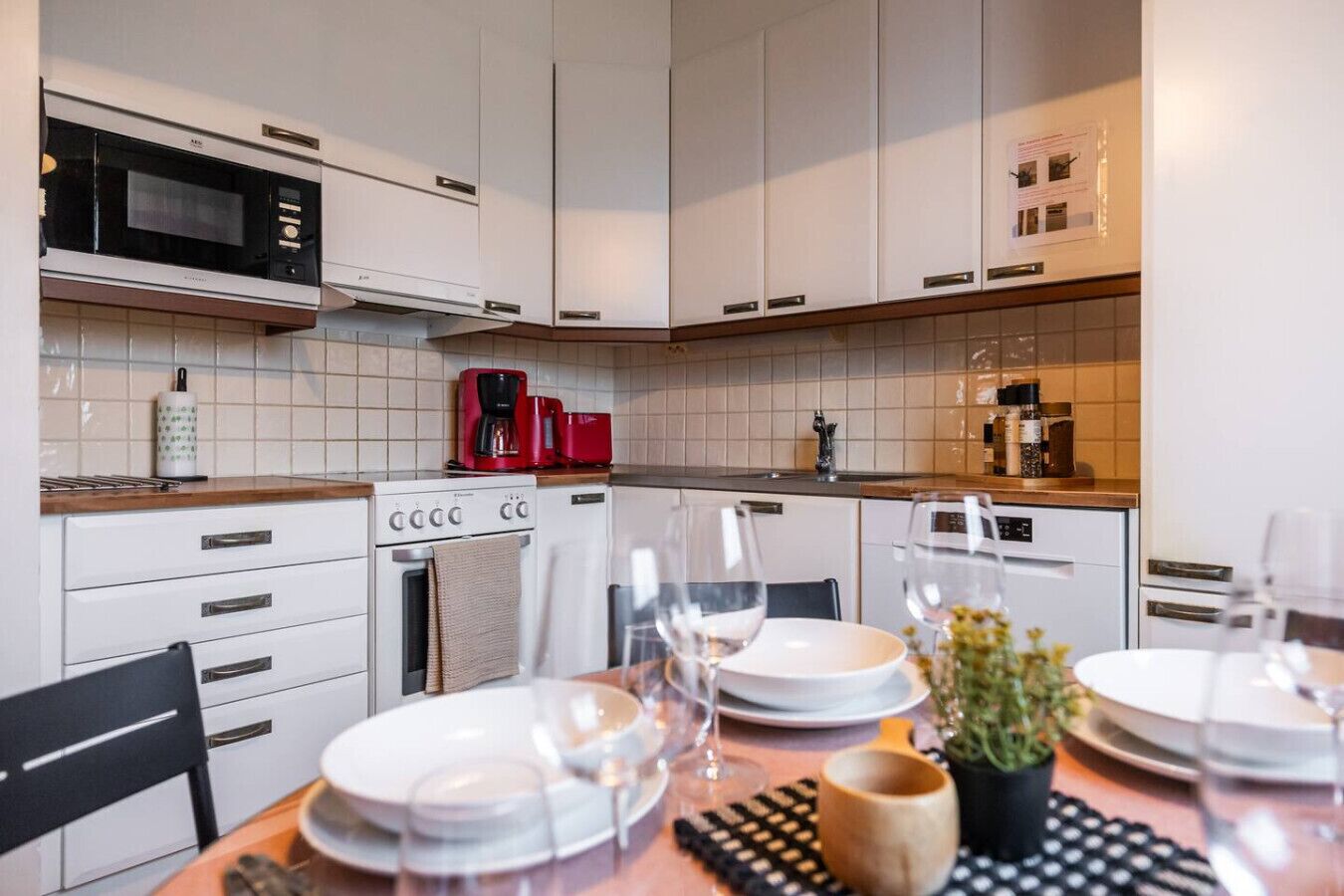 Microwave, stovetop, dishwasher, coffee/tea maker