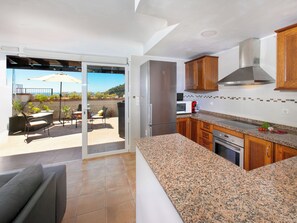 Fridge, microwave, oven, dishwasher - La Herradura Amazing View by Interhome (La Herradura)