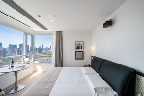 Luxury Studio, City View | Bar mini, dilengkapkan perabot secara berasingan, Wi-fi percuma 
