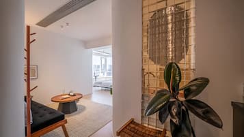 Habitación doble de lujo, vista a la ciudad | Área de sala de estar