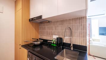Classic Double Room, City View | Private kitchenette | Mini-fridge, cookware/dishes/utensils