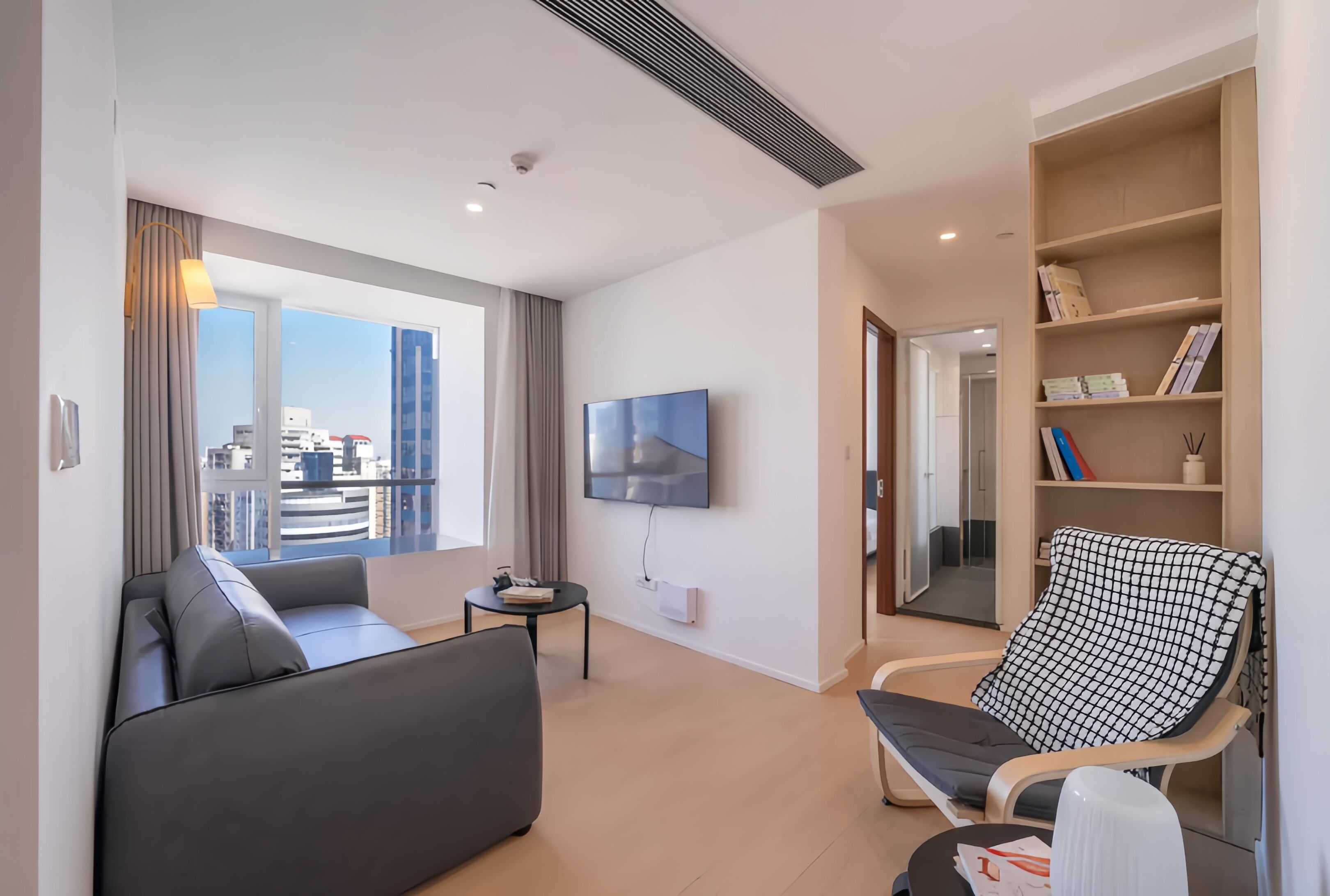 Superior Double Room, City View | Living area