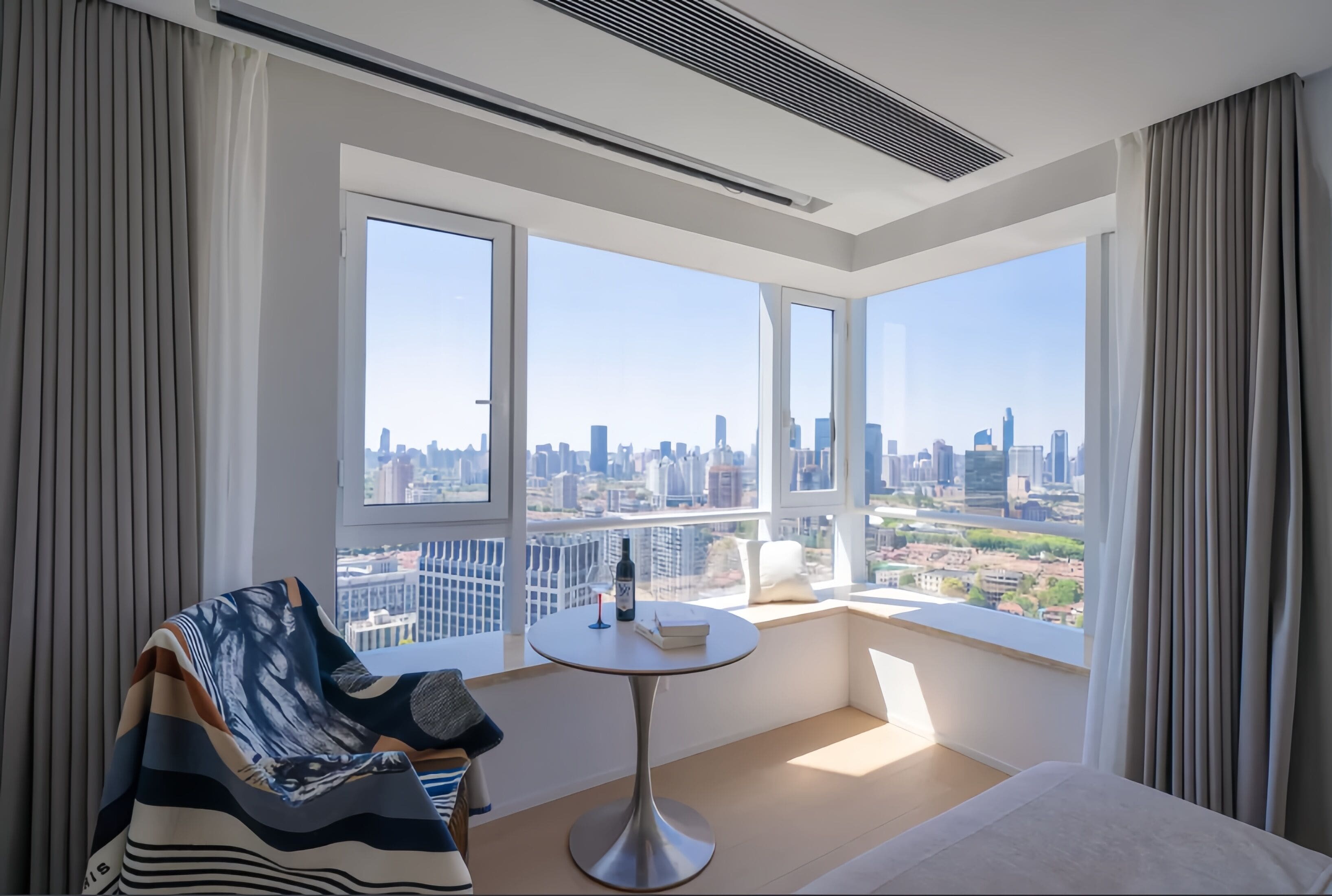 Luxury Double Room, City View | Living area
