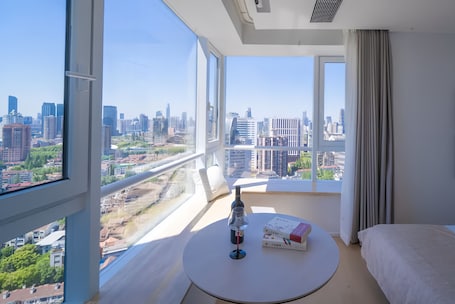 Luxury Double Room, City View | Living area. Shanghai Hills & Fan Stay