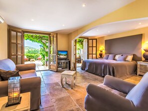 5 Schlafzimmer, Schreibtisch, Internetzugang